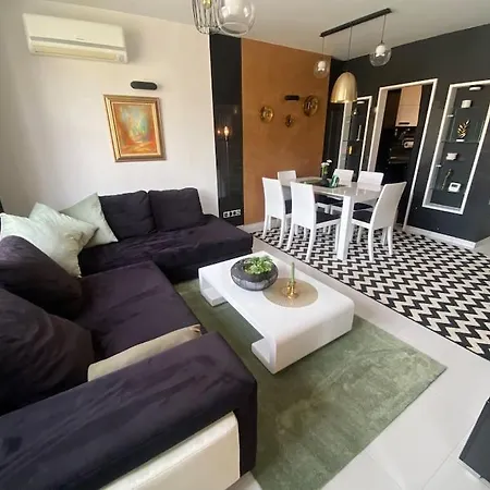 Lovely 1-bedroom With Free Parking Apartmán *