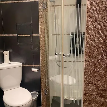 Lovely 1-bedroom With Free Parking Apartmán